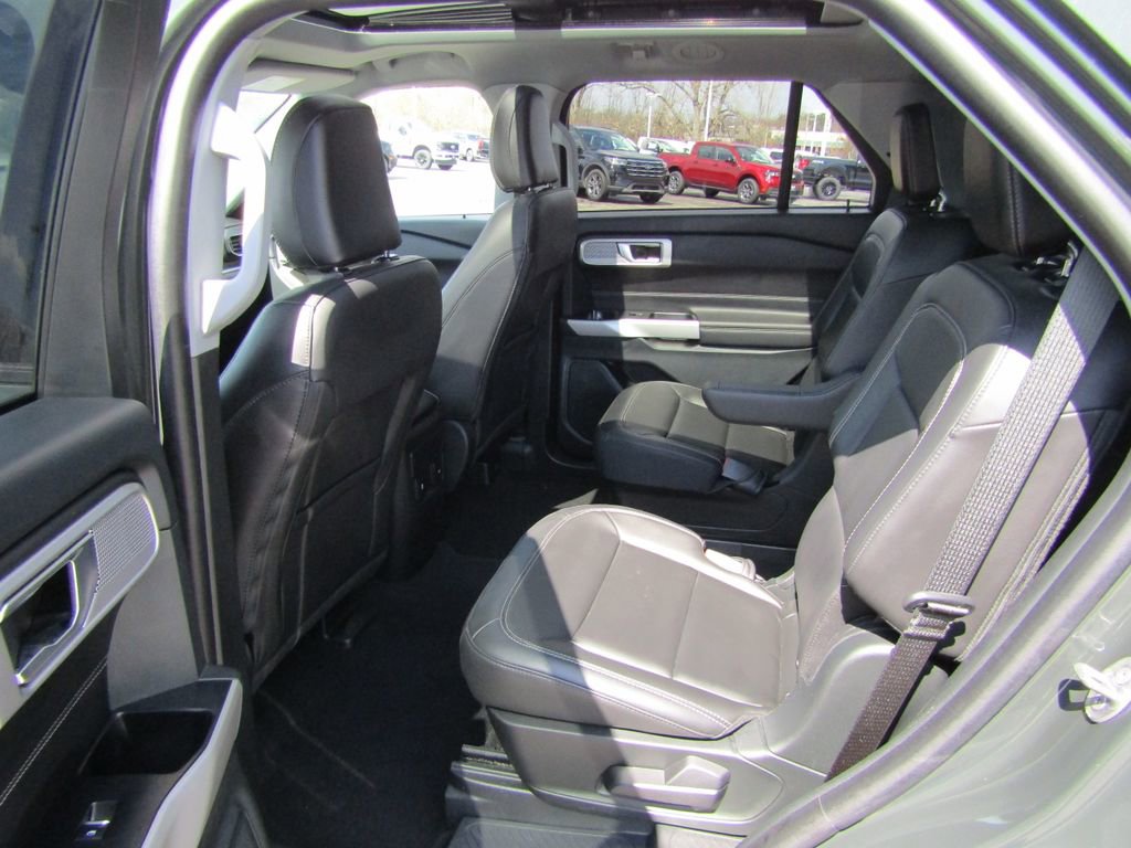 Used 2024 Ford Explorer XLT w/ Equipment Group 202A AWD/4WD image 16