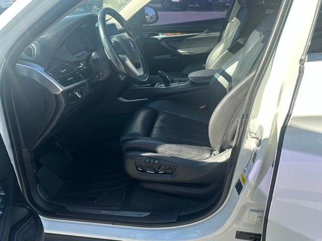 Used 2015 BMW X6 xDrive50i w/ Executive Package image 23