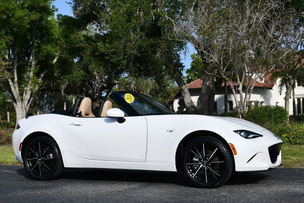 Used 2024 MAZDA MX-5 Miata Grand Touring RWD image 8