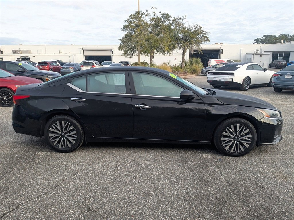 Used 2024 Nissan Altima 2.5 SV image 3