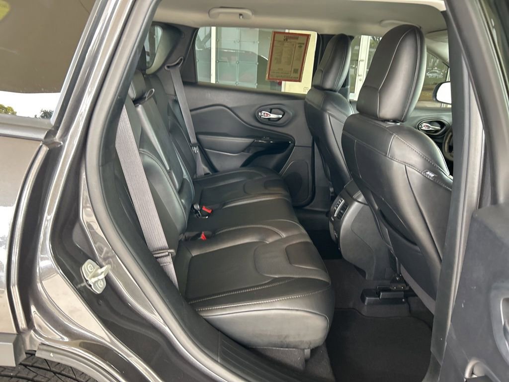 Used 2023 Jeep Cherokee Altitude Lux image 27