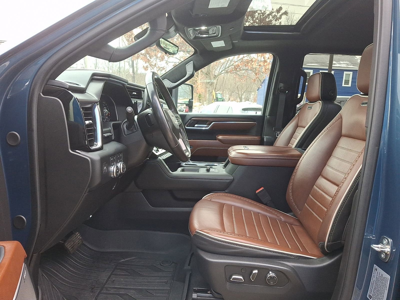 Used 2024 GMC Sierra 3500 Denali Ultimate AWD/4WD image 13