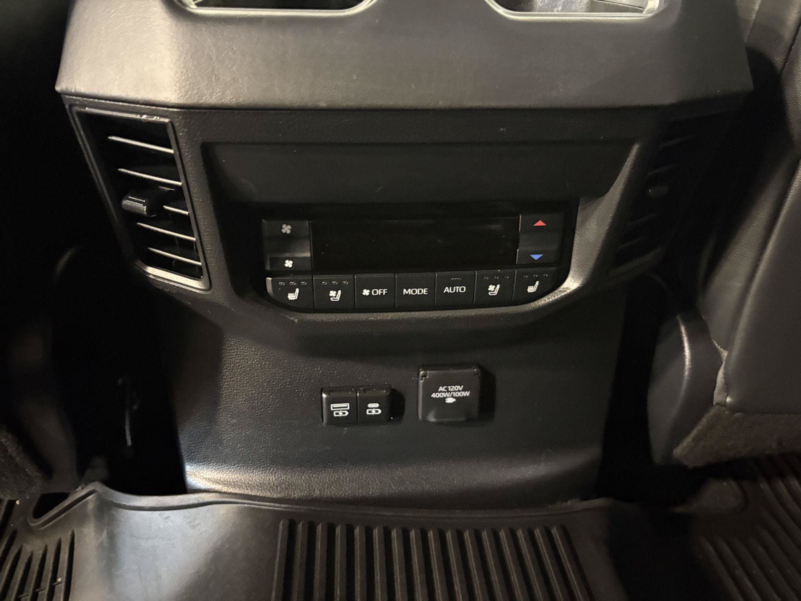 Used 2025 Toyota Sequoia Capstone AWD/4WD image 30