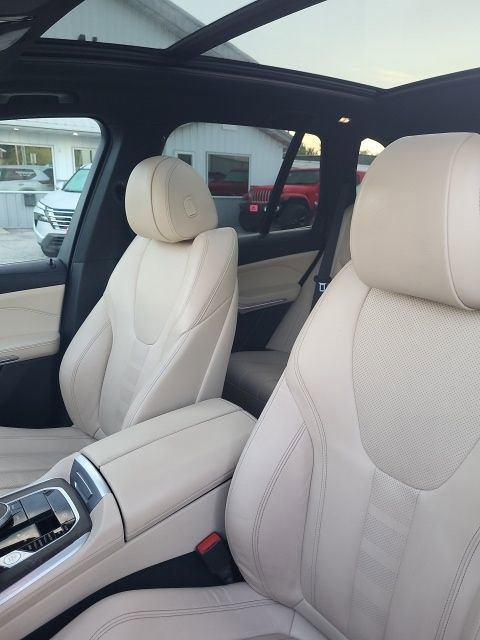 Used 2022 BMW X5 xDrive40i w/ M Sport Package image 6