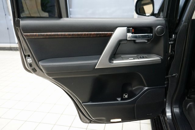 Used 2013 Toyota Land Cruiser image 53