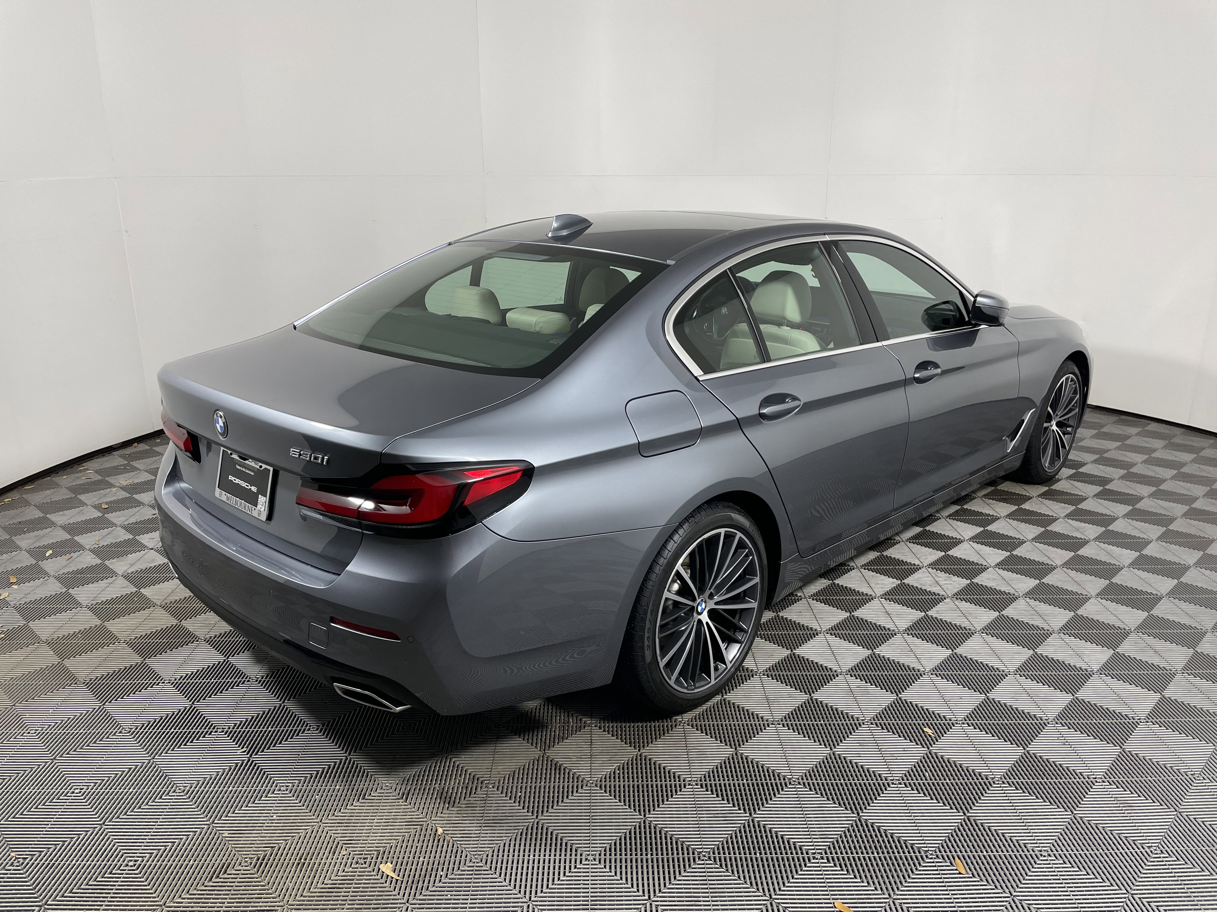 Used 2022 BMW 530i w/ Premium Package image 5