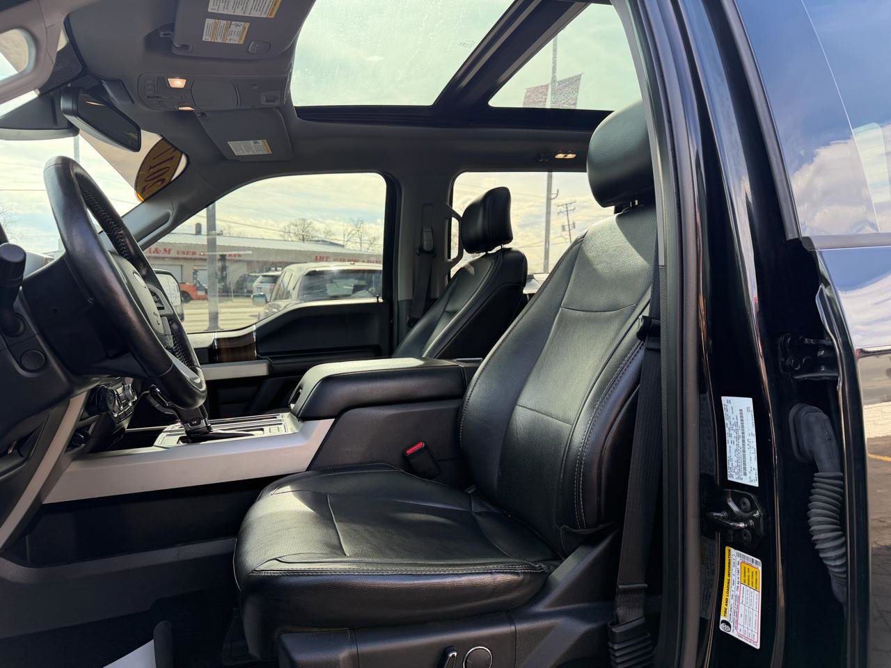 Used 2017 Ford F150 Lariat w/ Equipment Group 502A Luxury image 9