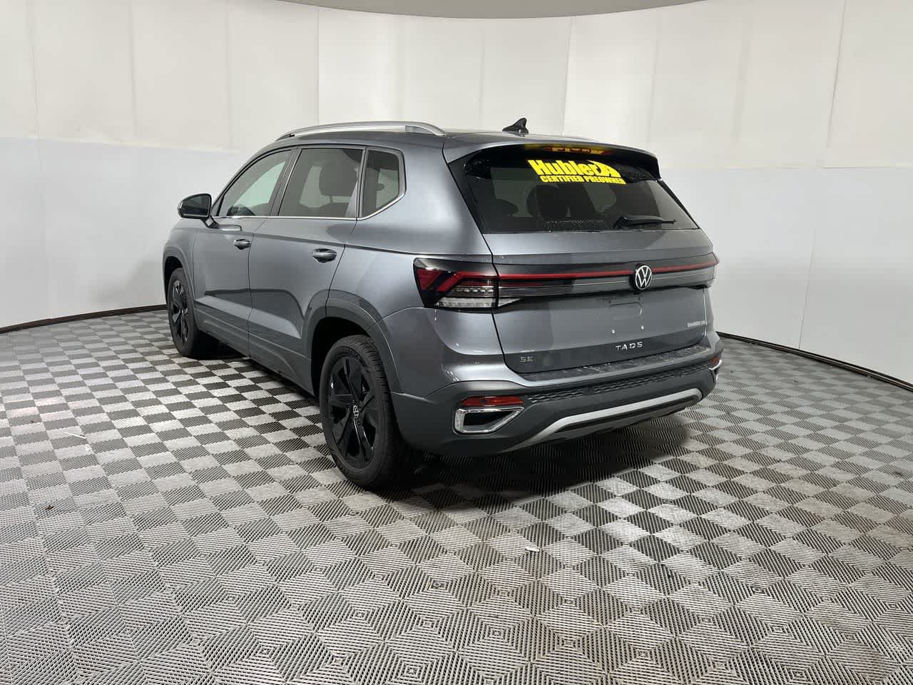 Used 2025 Volkswagen Taos SE w/ Black Wheel Package FWD image 6