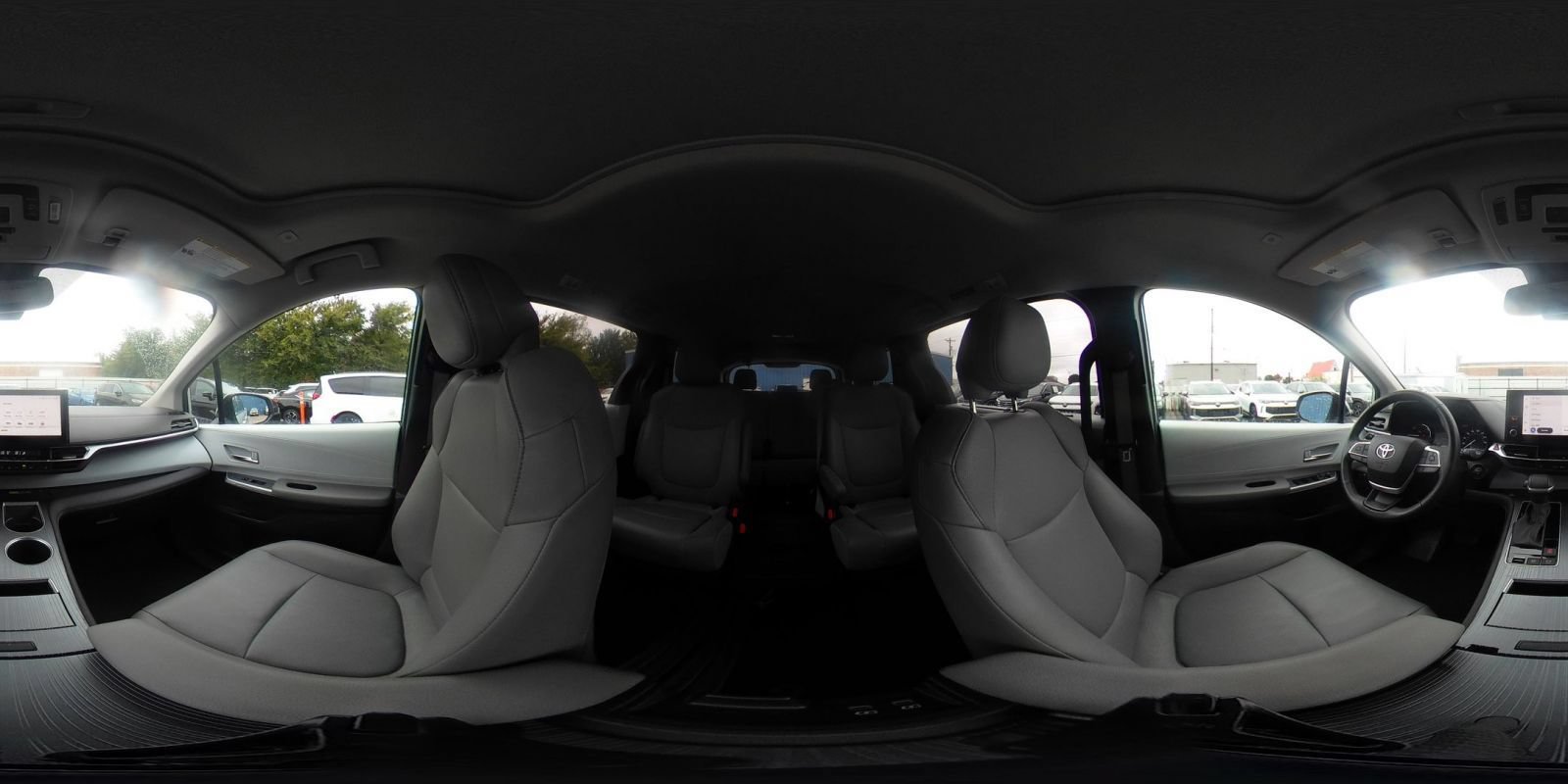 Used 2025 Toyota Sienna XLE FWD image 46