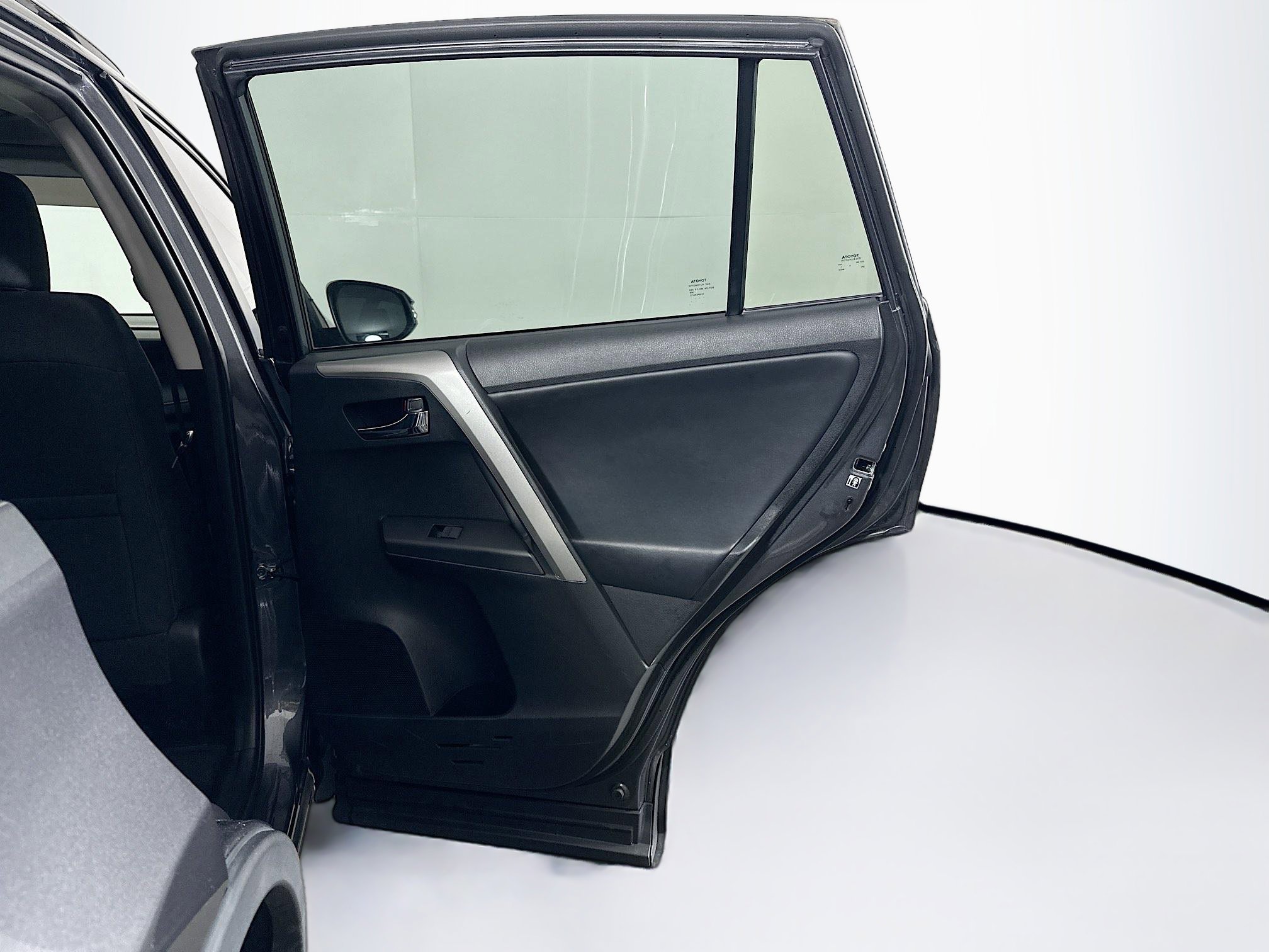 Used 2018 Toyota RAV4 XLE FWD image 30