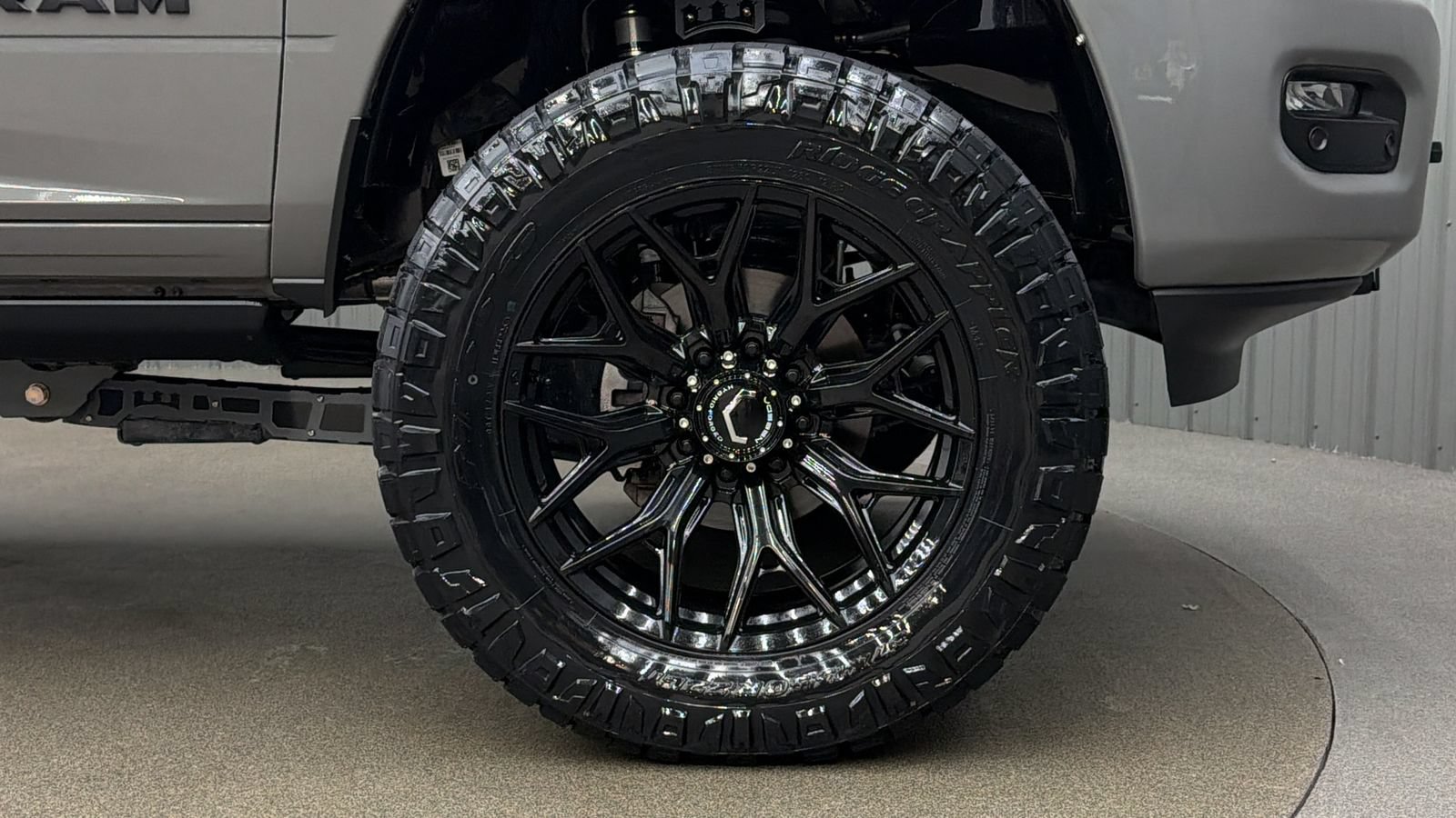 Used 2025 RAM 2500 Laramie AWD/4WD image 9