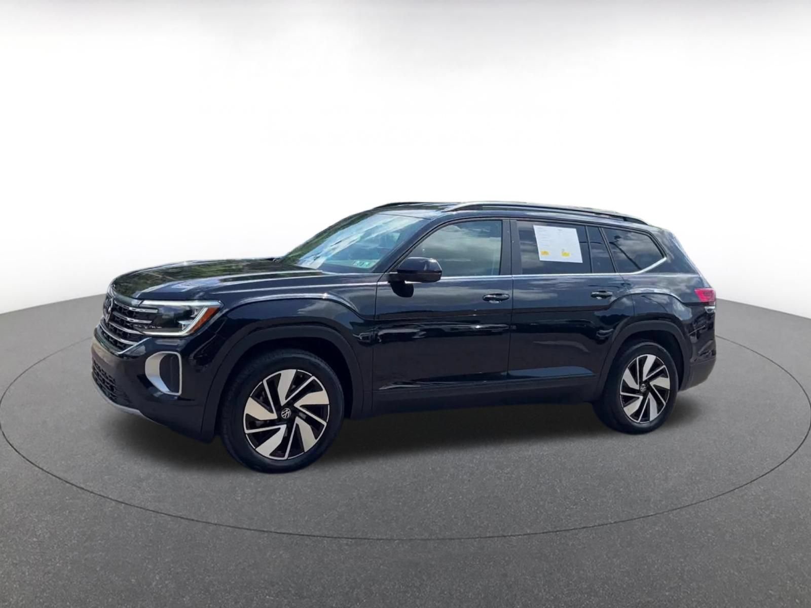 Used 2026 Volkswagen Atlas SE FWD image 8