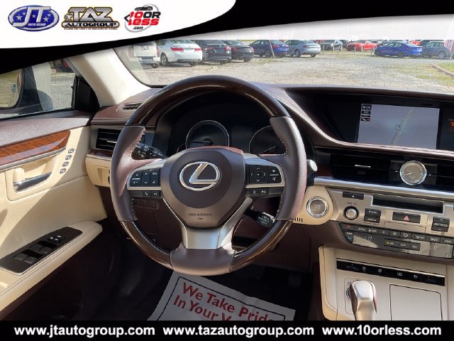 Used 2017 Lexus ES 350 w/ Luxury Package FWD image 18
