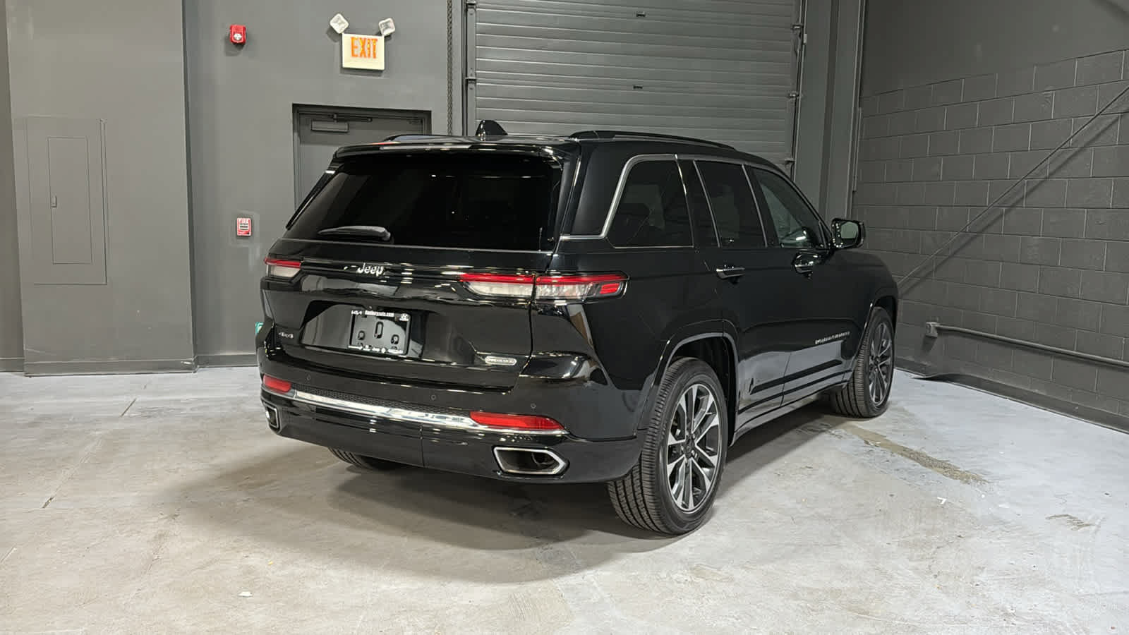 Used 2022 Jeep Grand Cherokee Overland AWD/4WD image 4