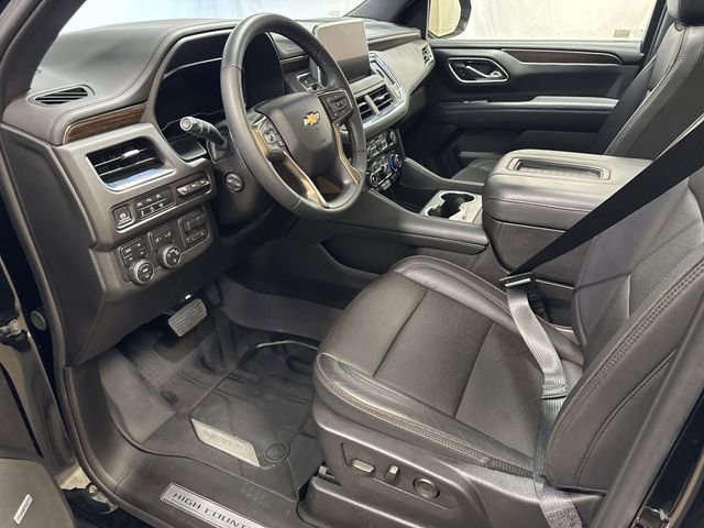 Used 2024 Chevrolet Tahoe High Country AWD/4WD image 12