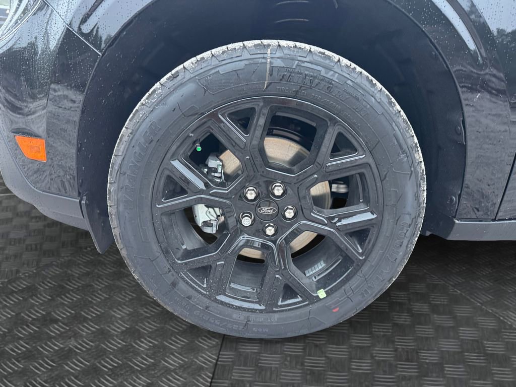 New 2025 Ford Maverick Lariat w/ Black Appearance Package image 17