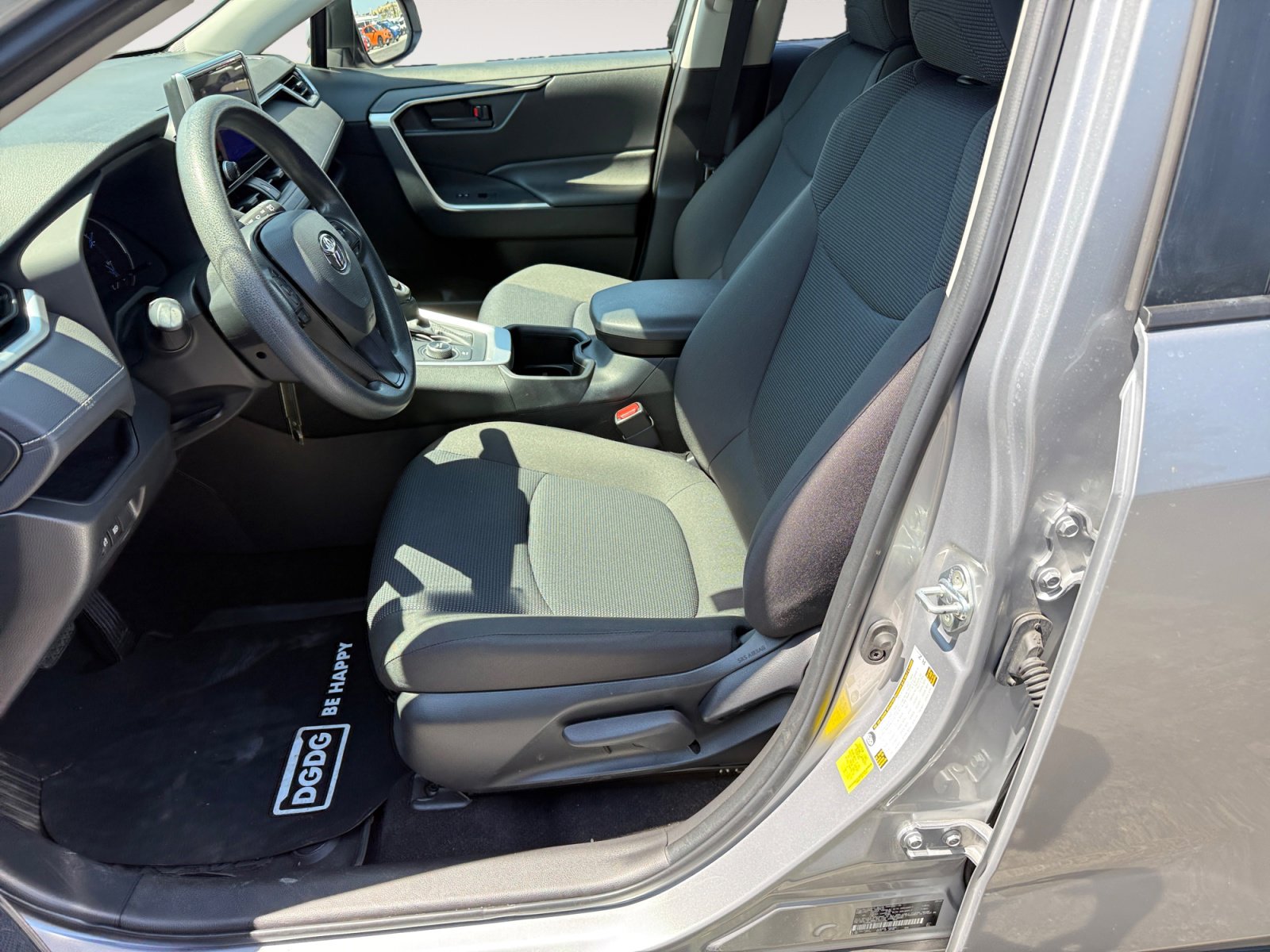 Used 2023 Toyota RAV4 LE AWD/4WD image 10