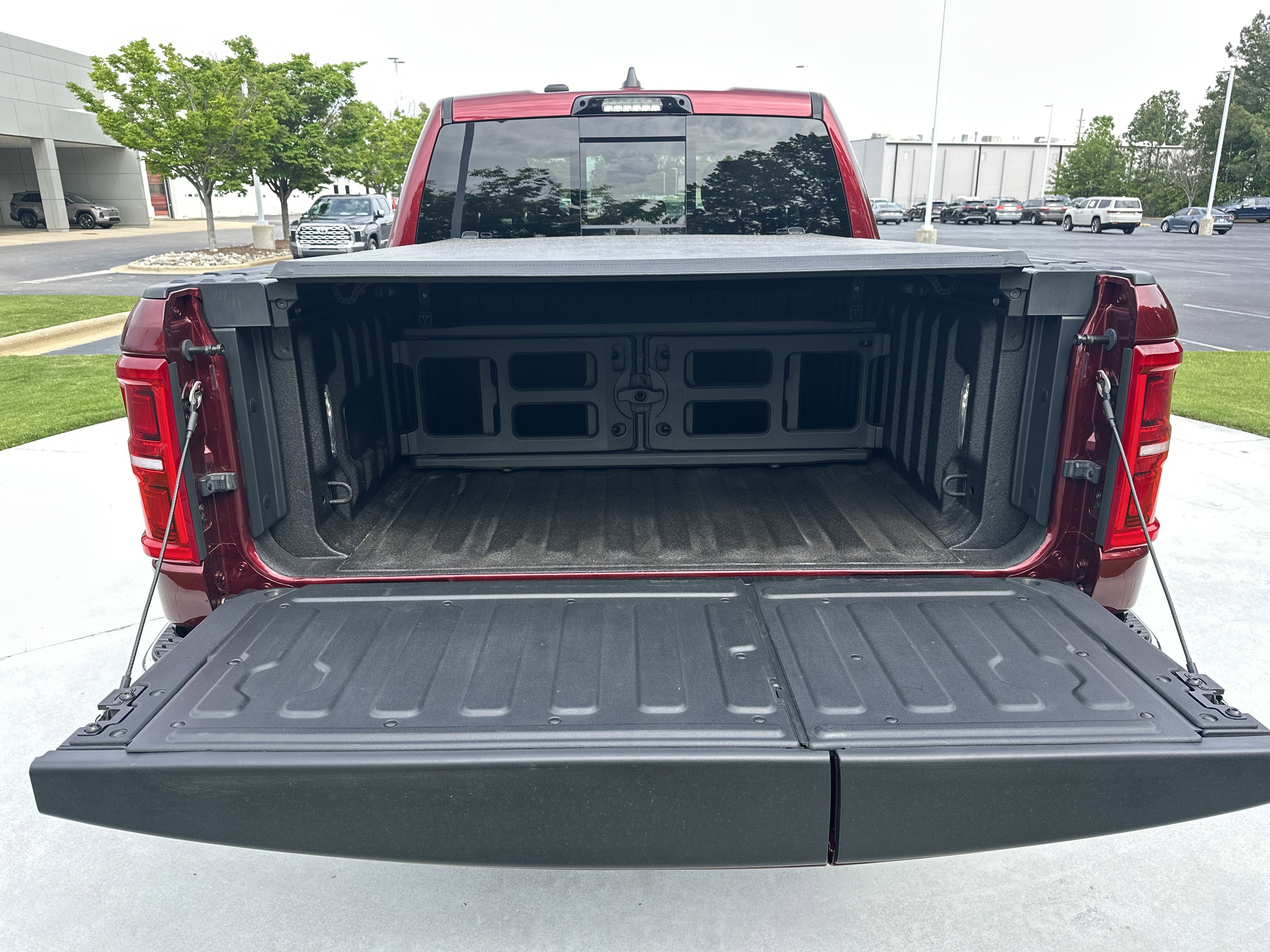 Used 2025 RAM 1500 Limited AWD/4WD image 32