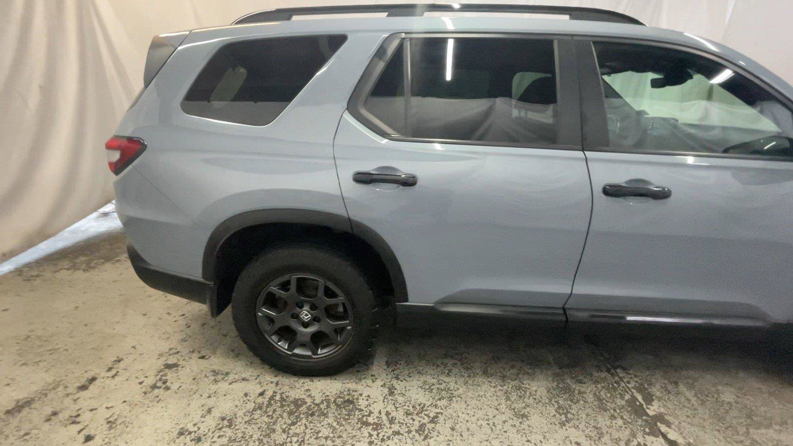 Certified 2024 Honda Pilot TrailSport image 5