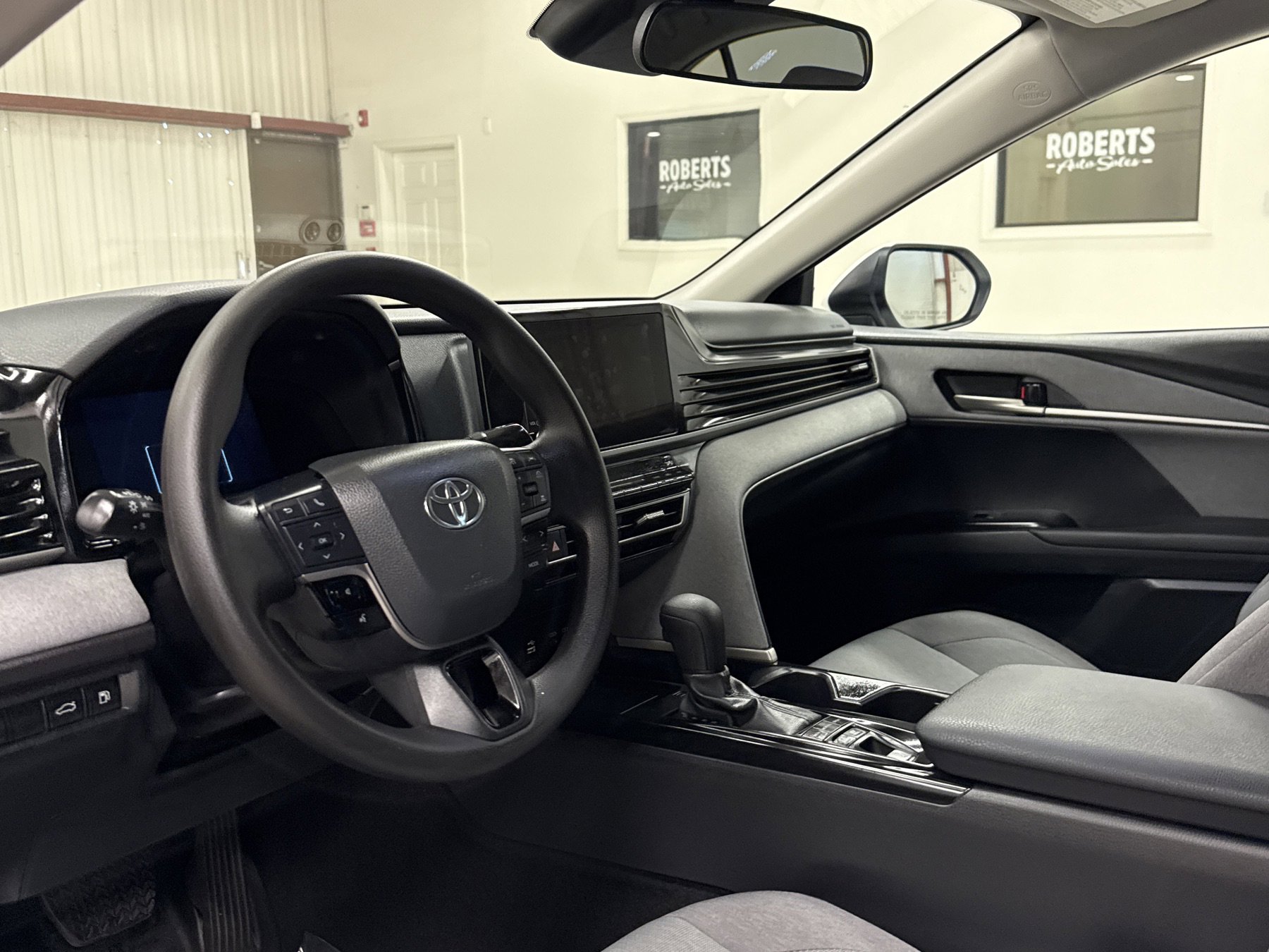 Used 2025 Toyota Camry LE image 6