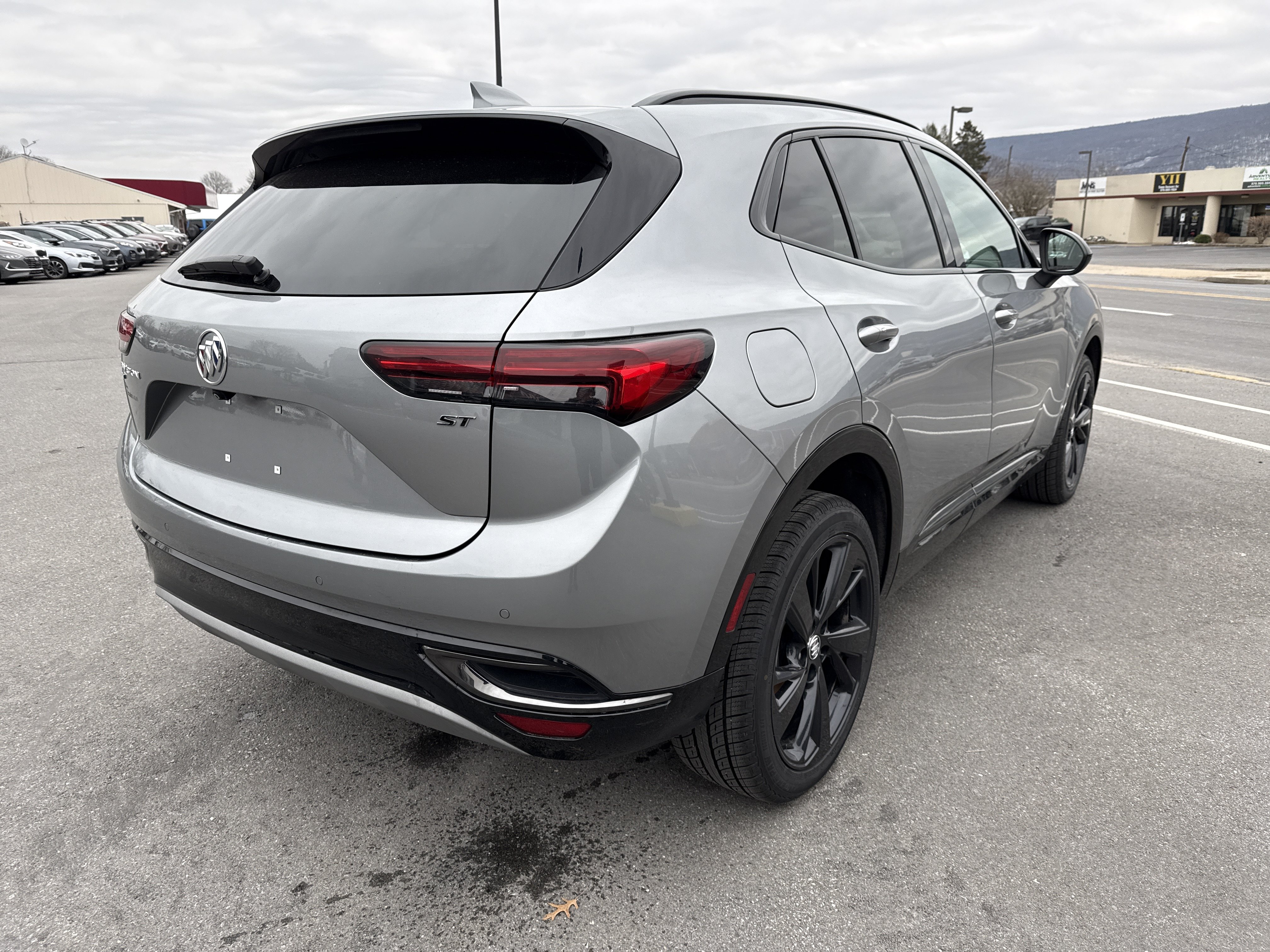 Used 2023 Buick Envision Preferred w/ Sport Touring Package AWD/4WD image 3