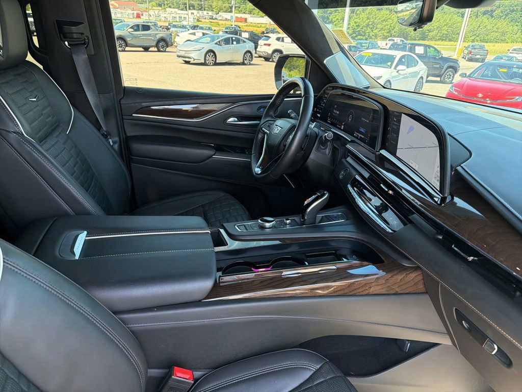 Used 2024 Cadillac Escalade Sport Platinum w/ LPO, ONYX Package AWD/4WD image 9