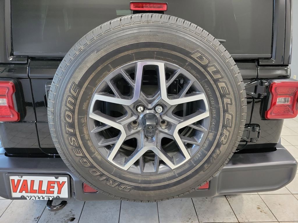 Used 2024 Jeep Wrangler Sahara AWD/4WD image 50