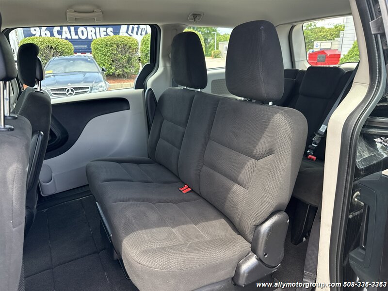 Used 2015 Dodge Grand Caravan American Value Package FWD image 14
