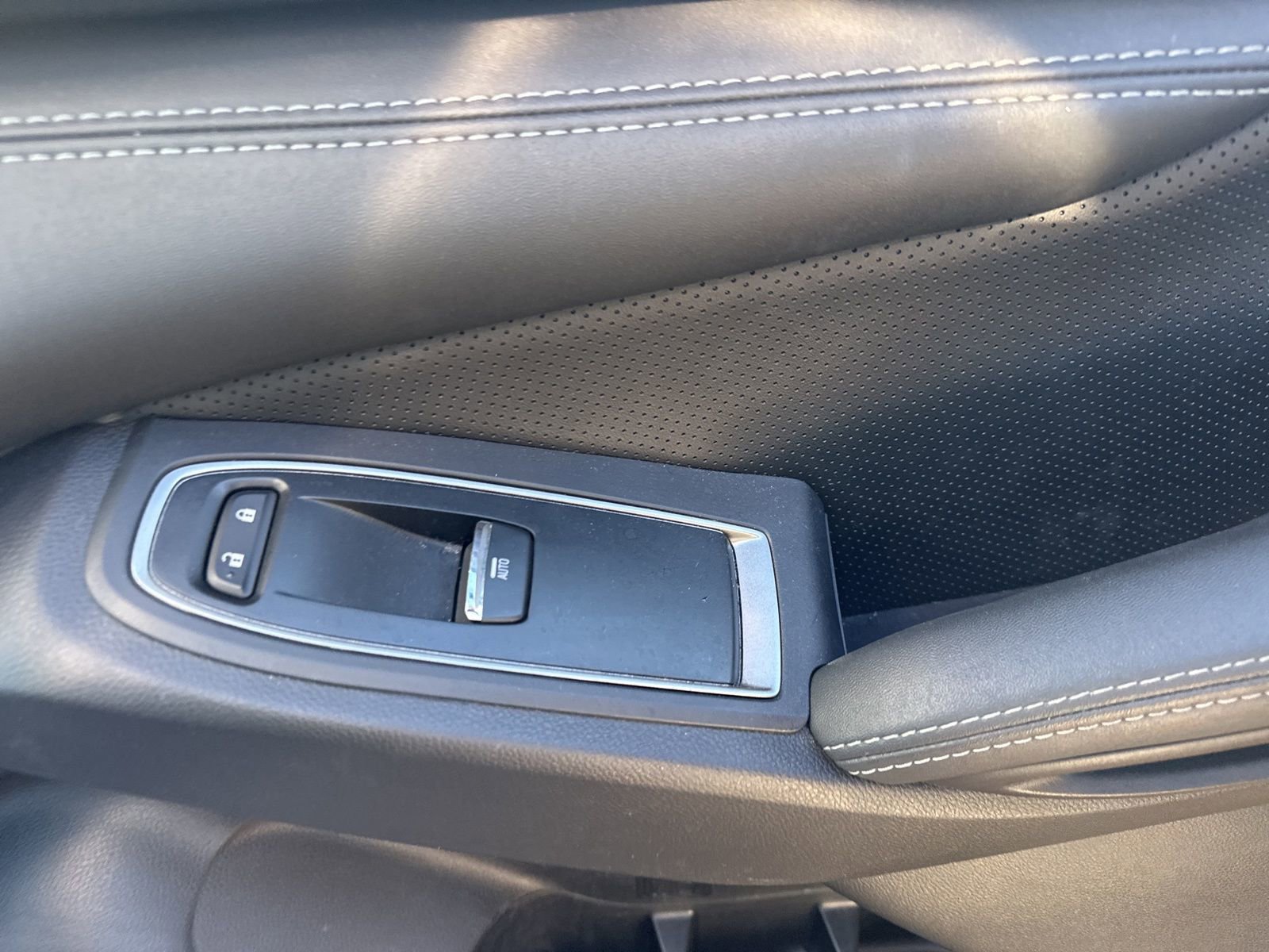 Used 2024 Subaru Ascent Limited w/ Technology Package image 34