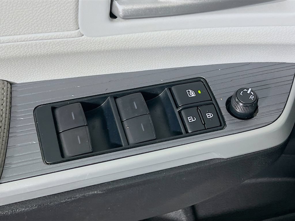 Certified 2025 Toyota Sienna XLE FWD image 16