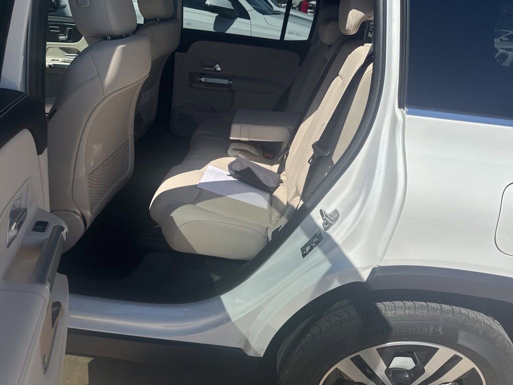 Used 2025 Mercedes-Benz GLB 250 image 17