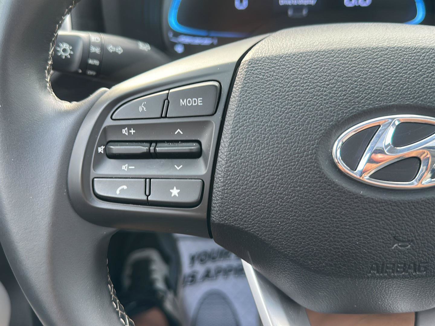 Used 2025 Hyundai Venue SEL FWD image 21