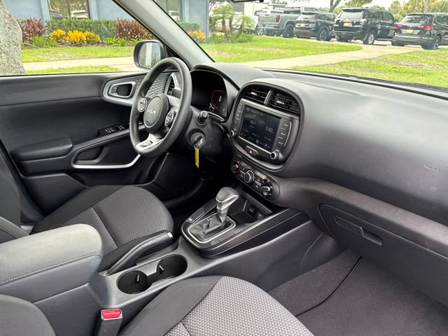 Used 2025 Kia Soul FWD image 11
