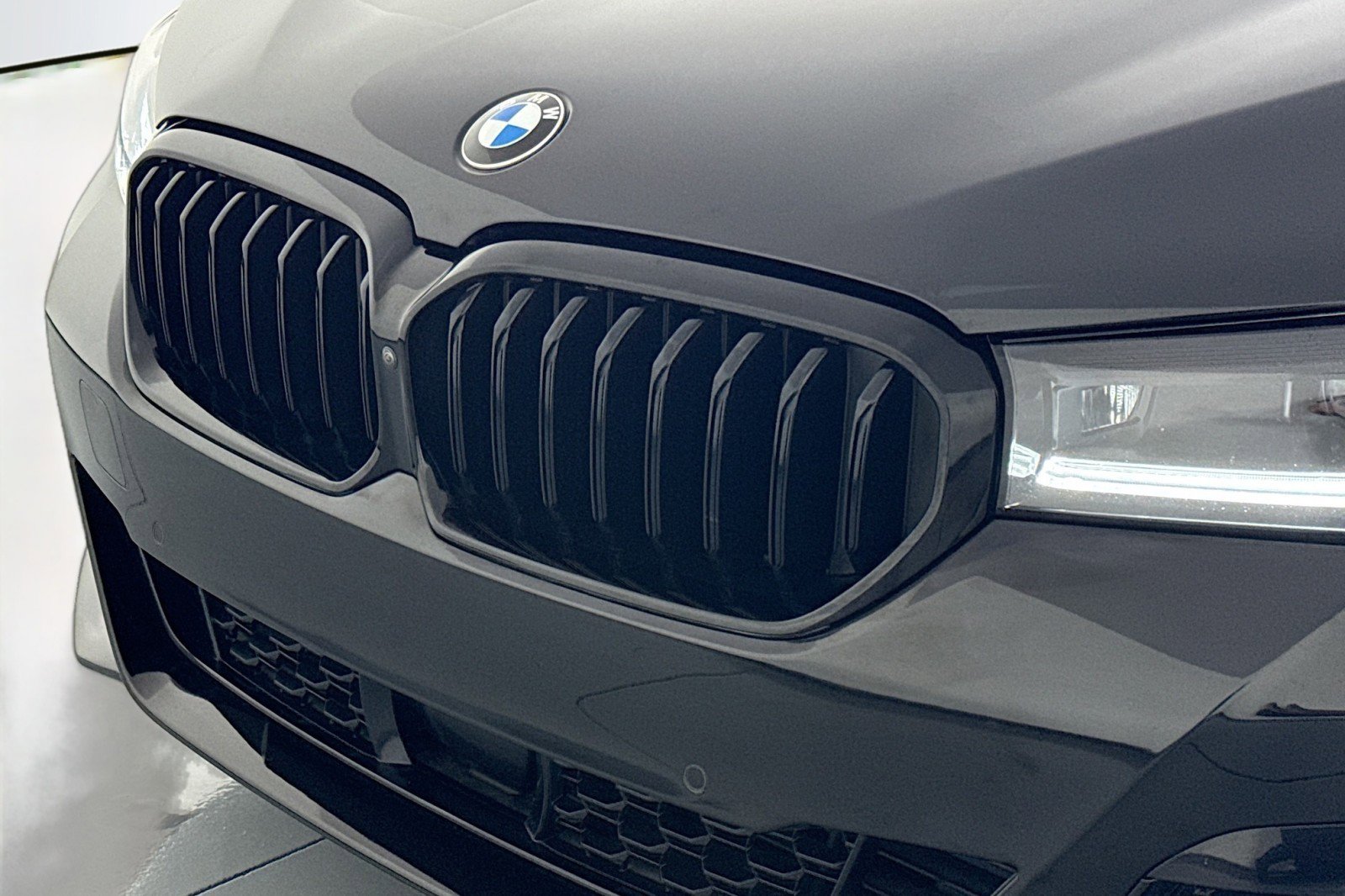 Used 2023 BMW M550i xDrive image 13