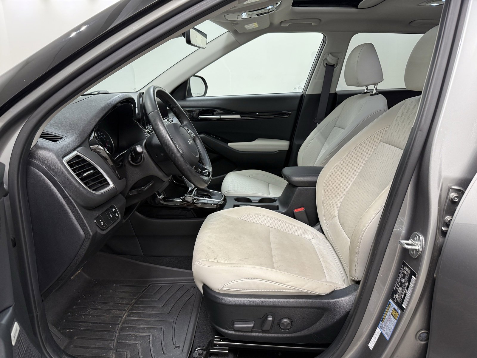 Used 2023 Kia Seltos SX w/ SX Sunroof Package image 12