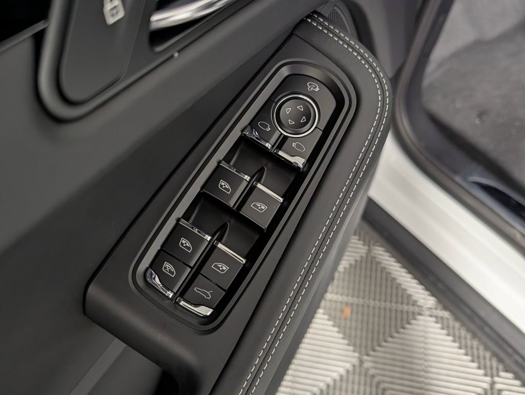 New 2026 Porsche Macan Turbo image 27