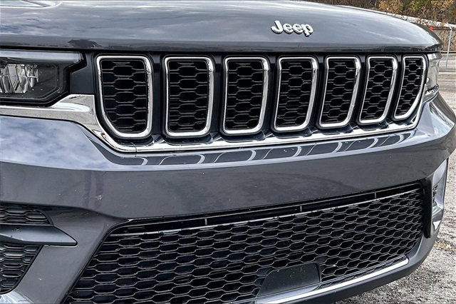 Used 2024 Jeep Grand Cherokee Laredo image 27