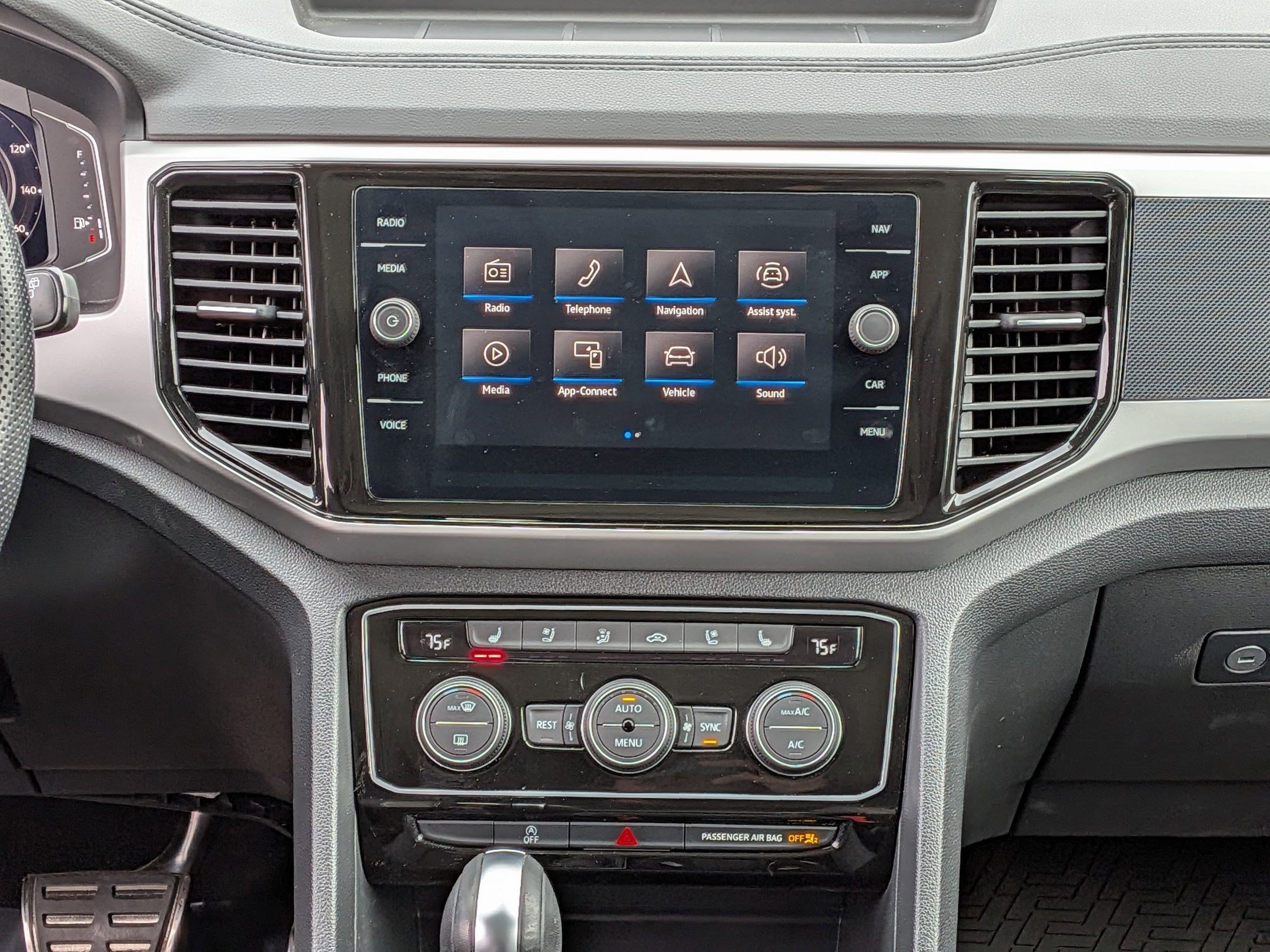 Used 2022 Volkswagen Atlas SEL Premium image 32