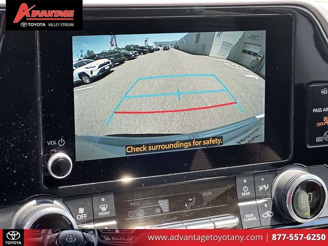 Used 2023 Toyota Highlander LE AWD/4WD image 34