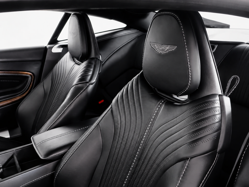 Used 2018 Aston Martin DB11 Coupe RWD image 4