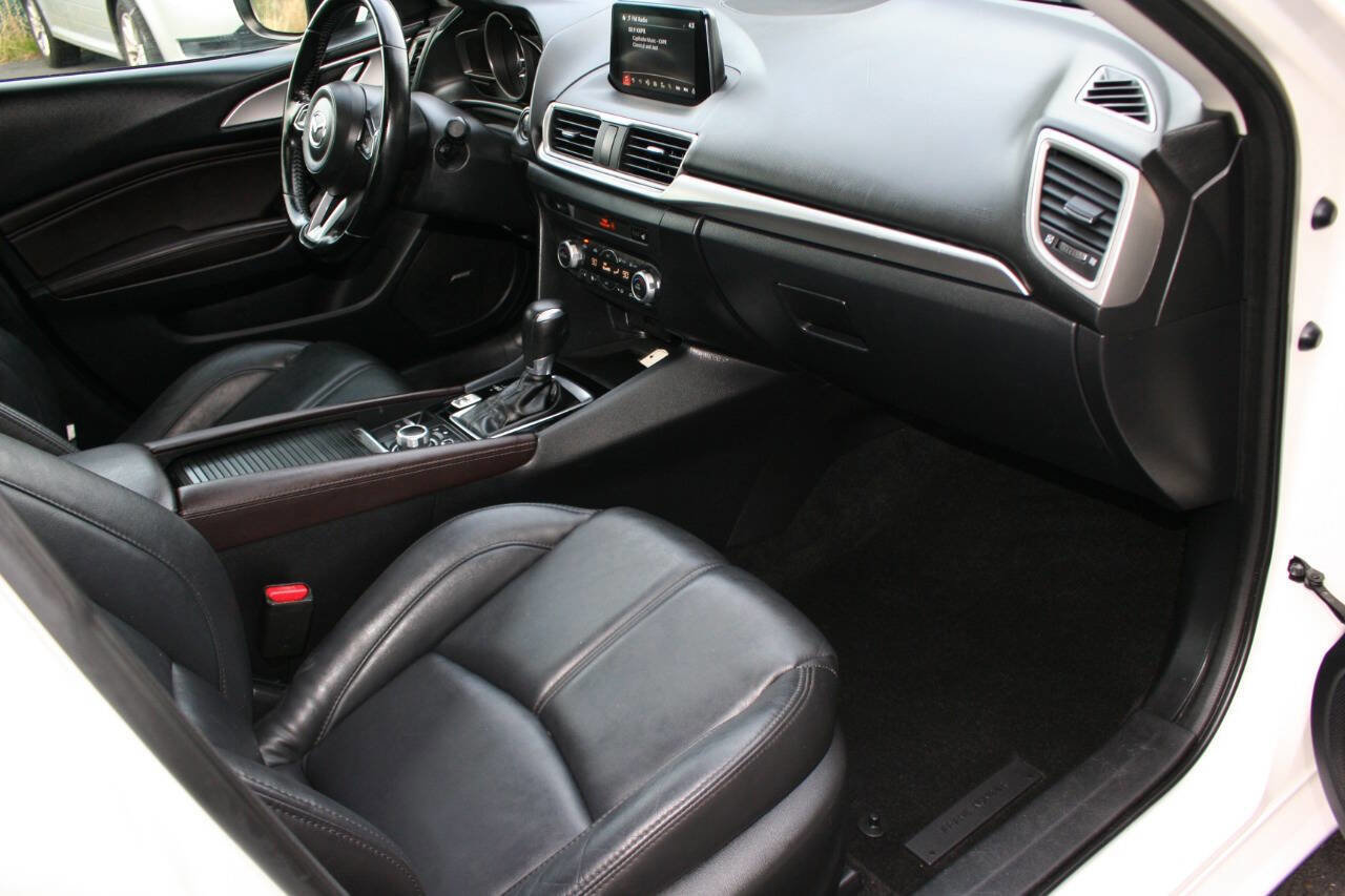 Used 2018 MAZDA MAZDA3 Touring image 16