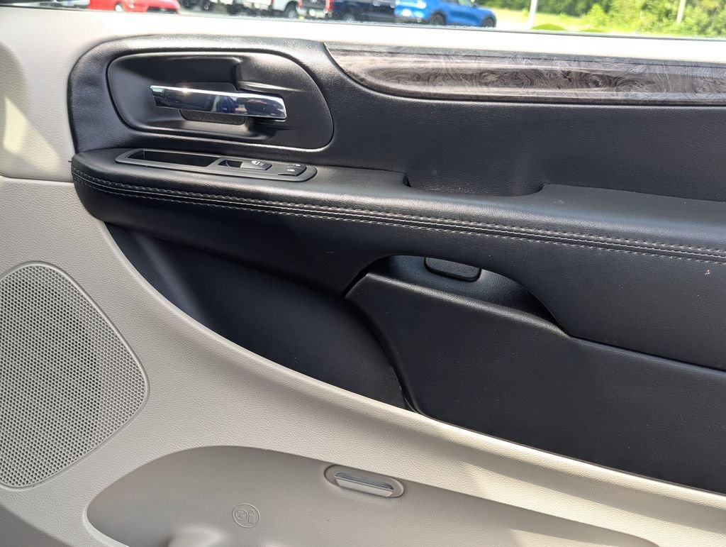 Used 2019 Dodge Grand Caravan SE w/ UConnect Hands-Free Group FWD image 29