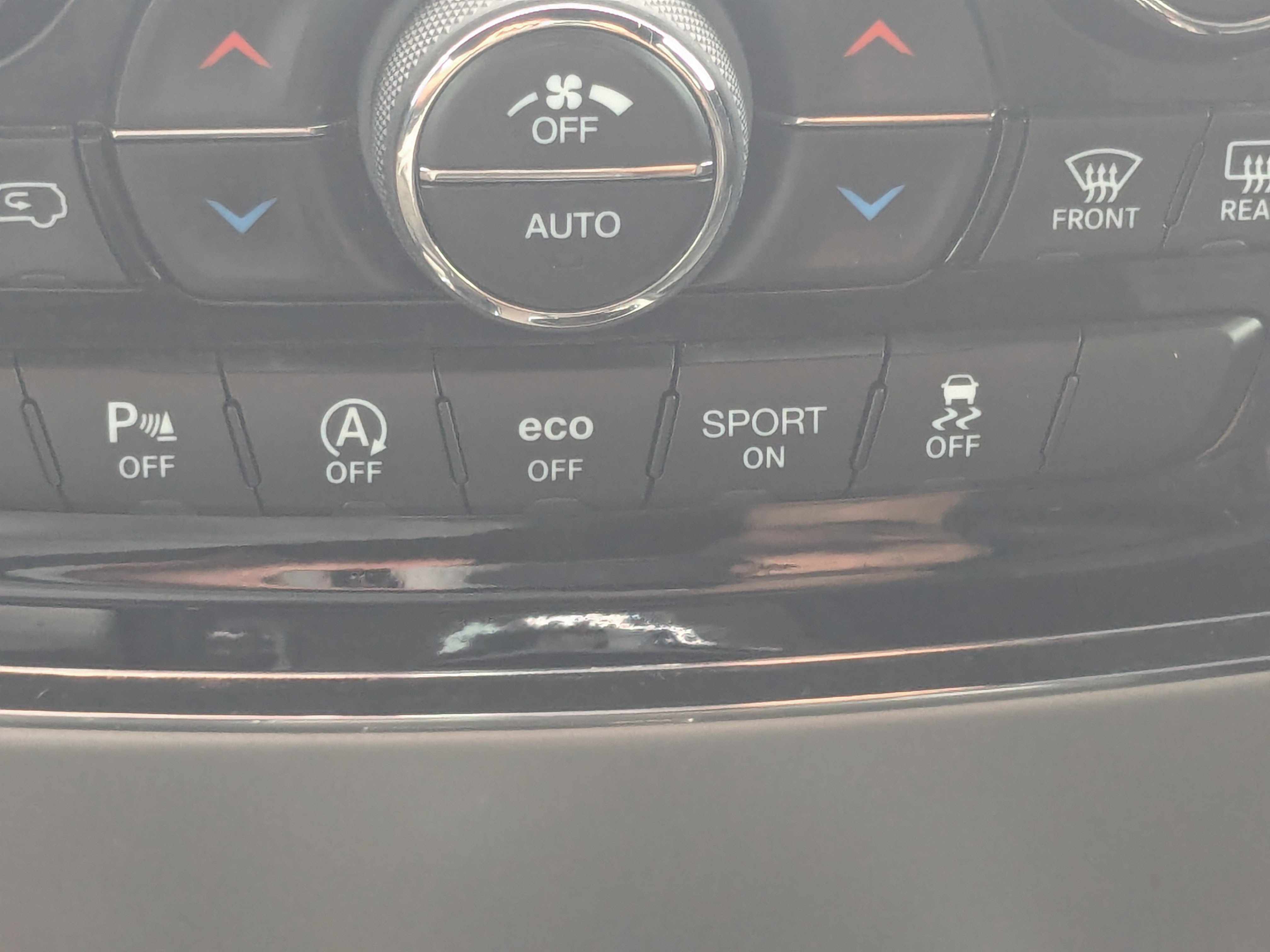 Used 2019 Jeep Grand Cherokee Overland RWD image 26