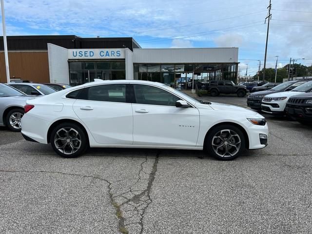Used 2024 Chevrolet Malibu LT image 2