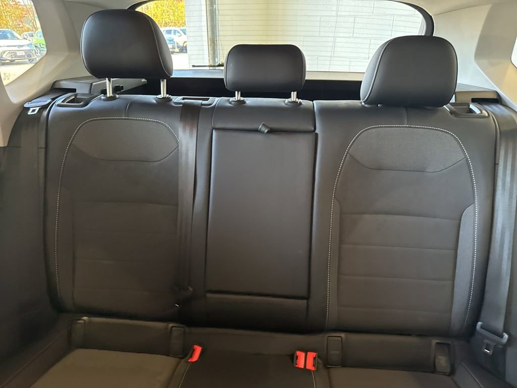 Used 2022 Volkswagen Taos SE image 16