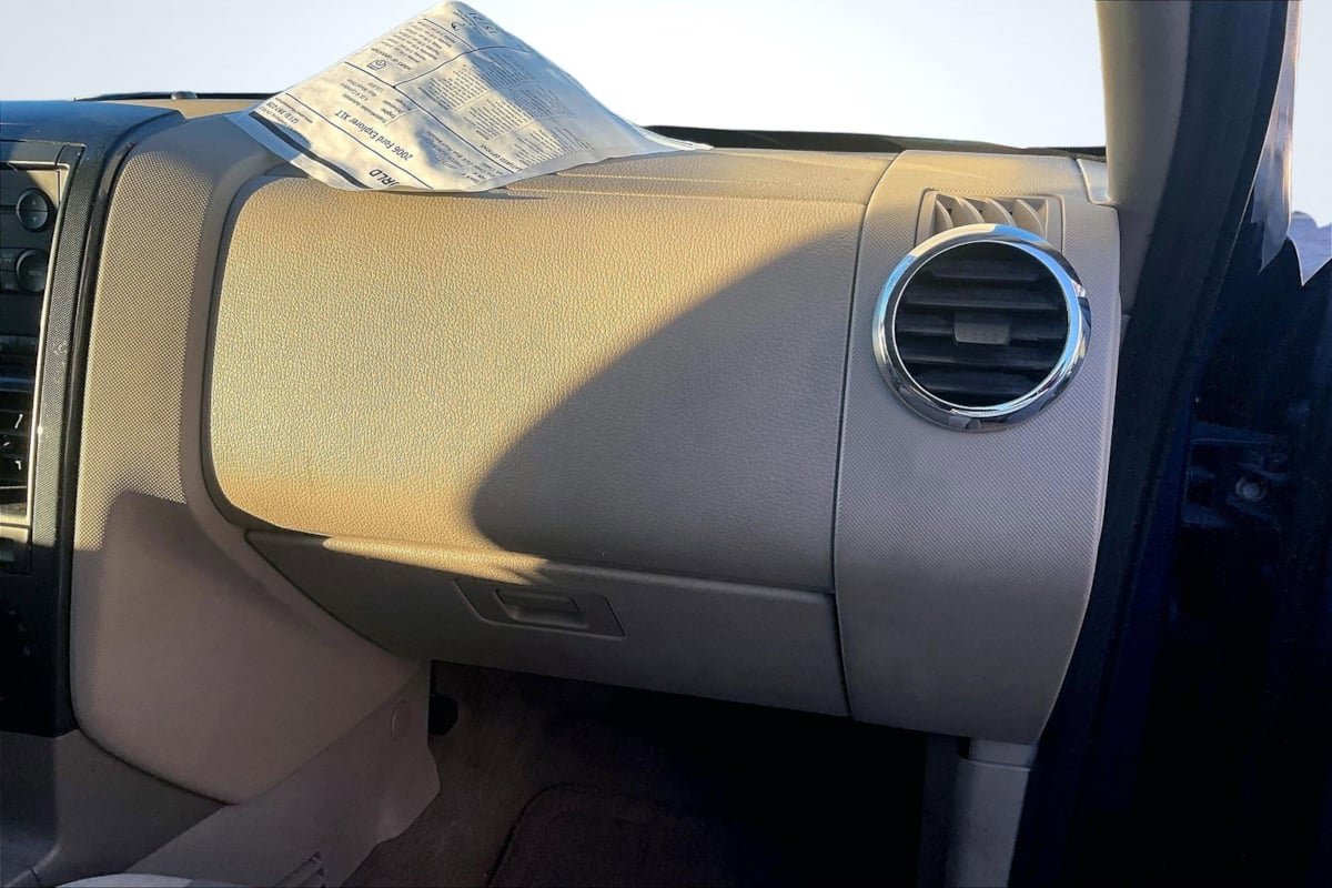 Used 2006 Ford Explorer XLT RWD image 17