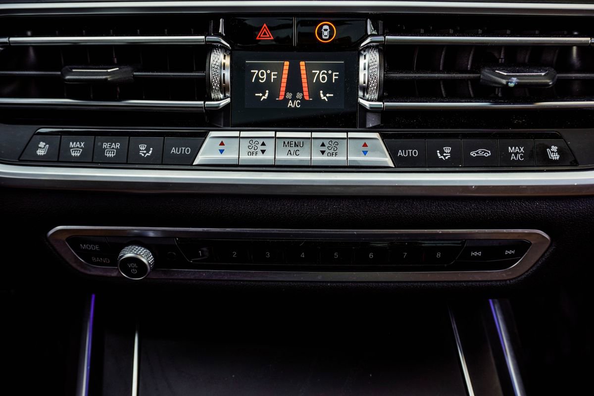 Used 2022 BMW X7 xDrive40i w/ M Sport Package image 23