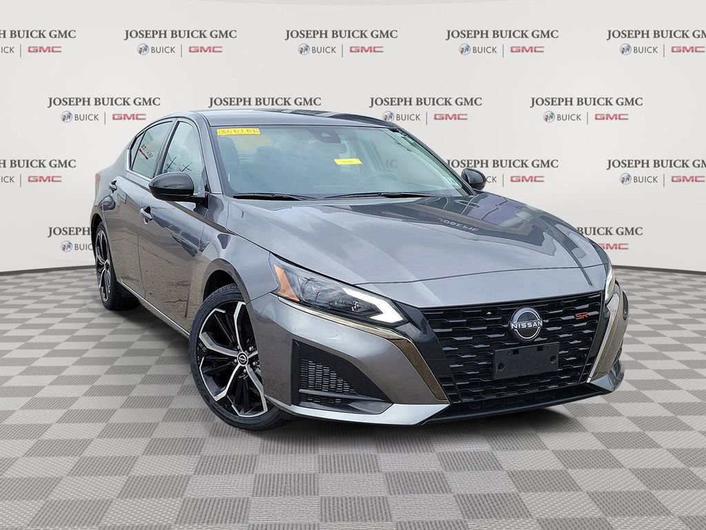 Used 2024 Nissan Altima 2.5 SR image 1