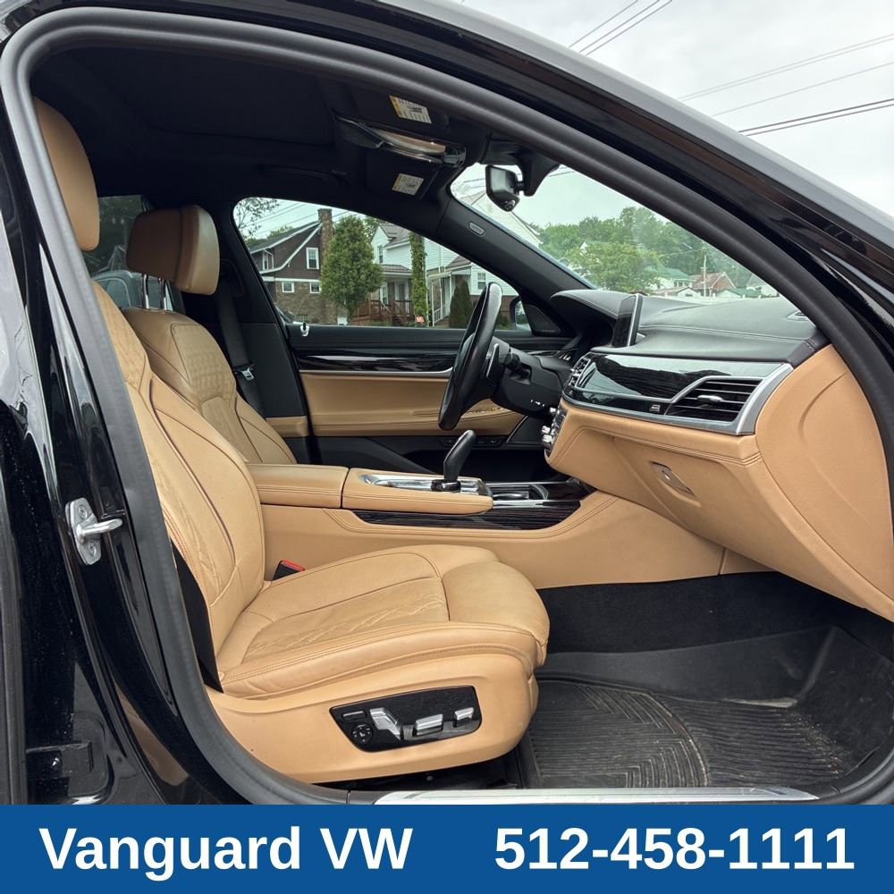 Used 2022 BMW 750i xDrive w/ Executive Package AWD/4WD image 16