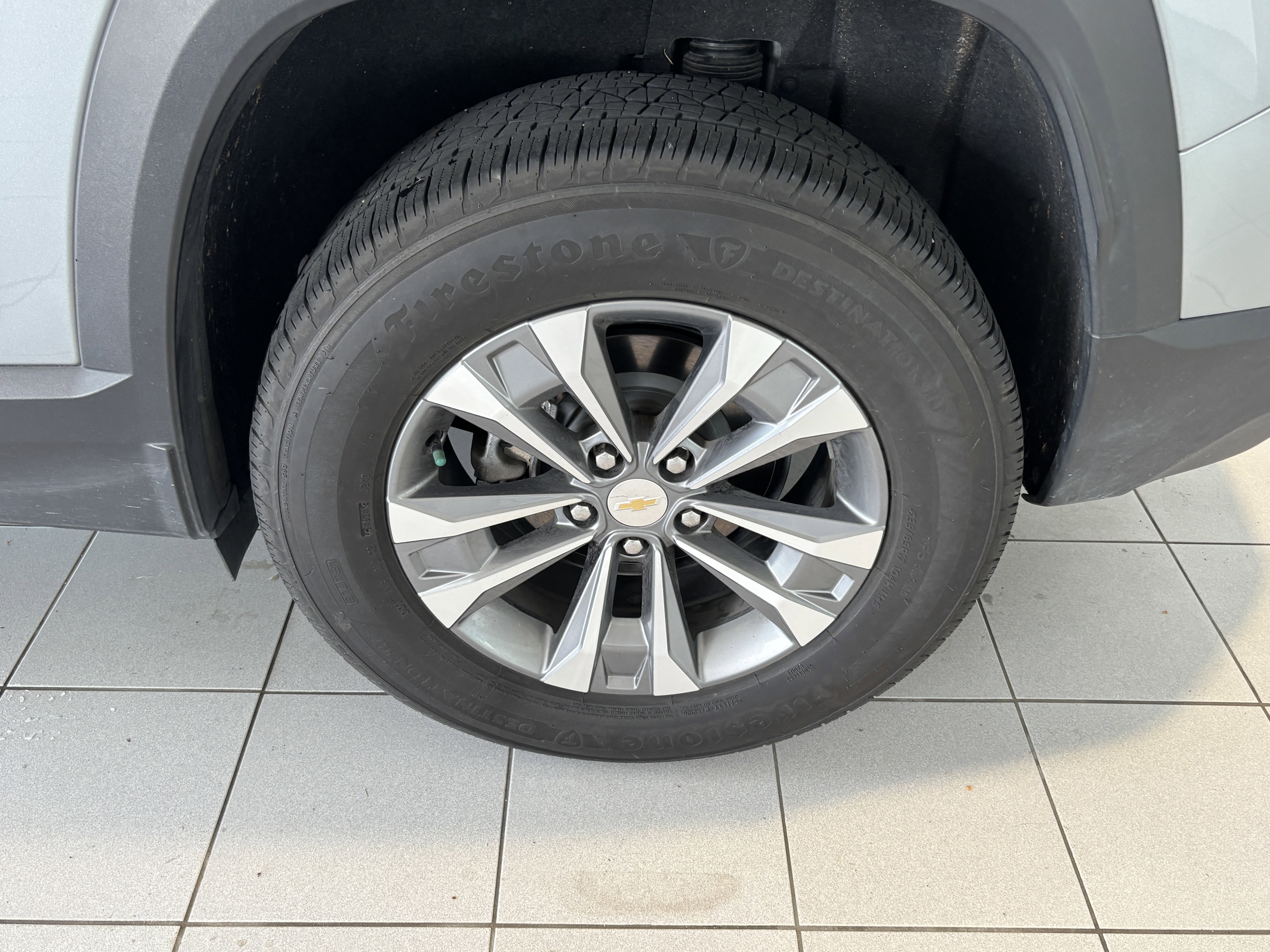 Used 2025 Chevrolet Equinox LT w/ Convenience Package II FWD image 6